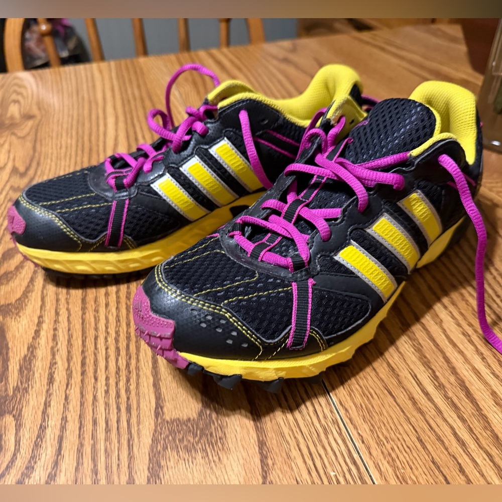 Adidas women hiking trail running sneakers women’s 10